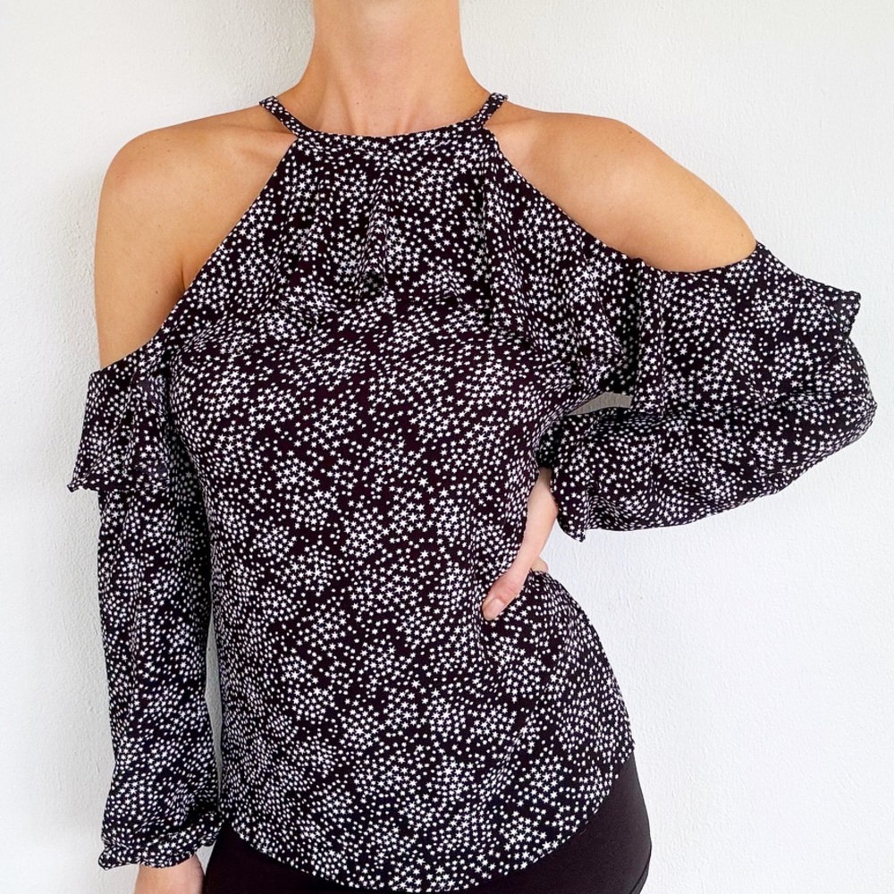 Michael Kors black white star print cold shoulder ruffle blouse size small